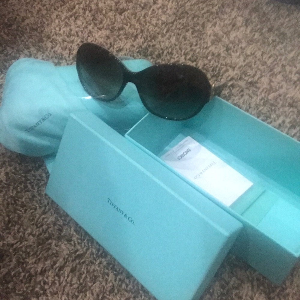 ♥️Pending Trade ♥️Tiffany  Co. Sunnies 💙